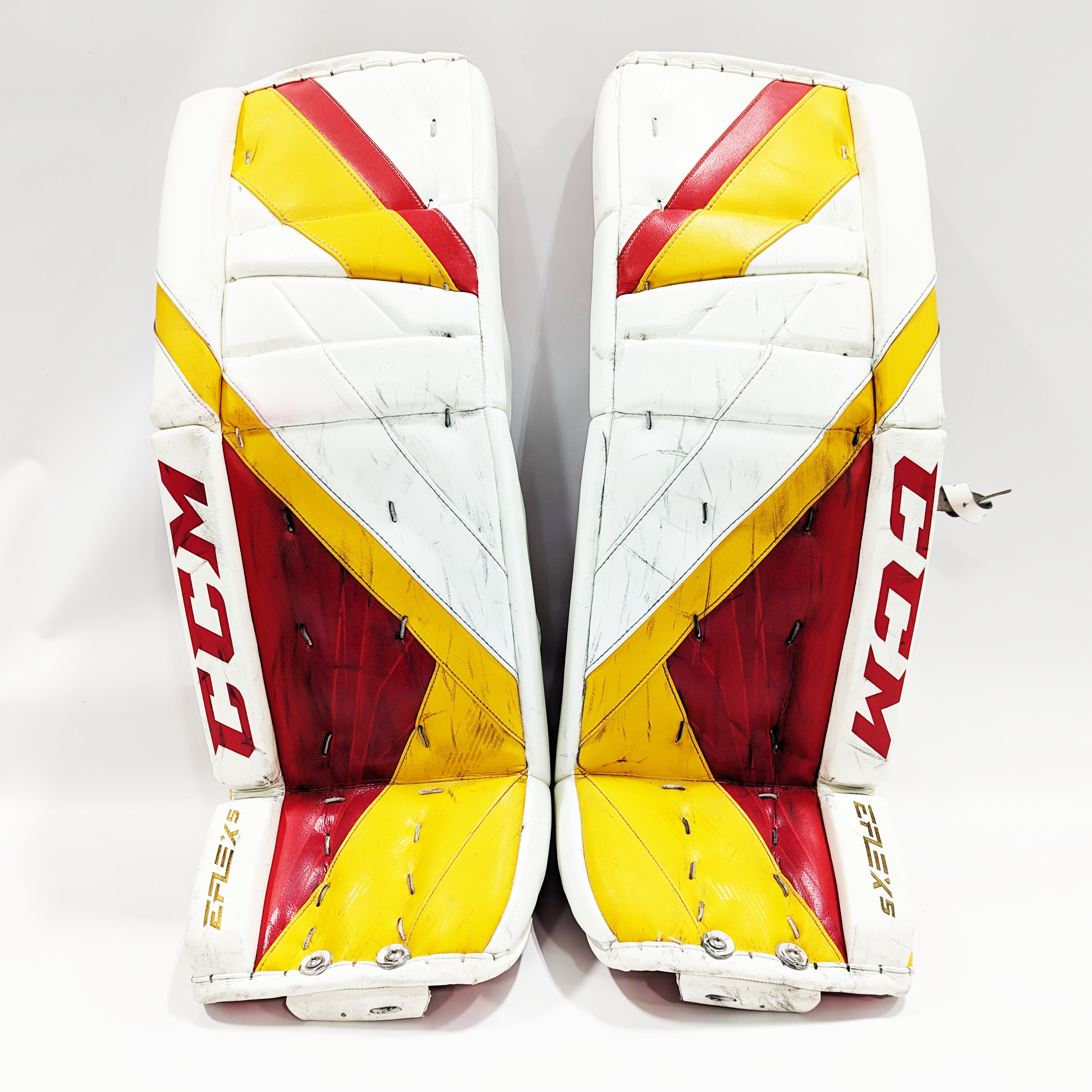 CCM Extreme Flex 5 - Jambières de gardien de but AHL Pro Stock d'occasion (blanc/rouge/jaune)